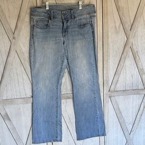 American Eagle Outfitters Light Blue Straight Leg Jeans 12 short.